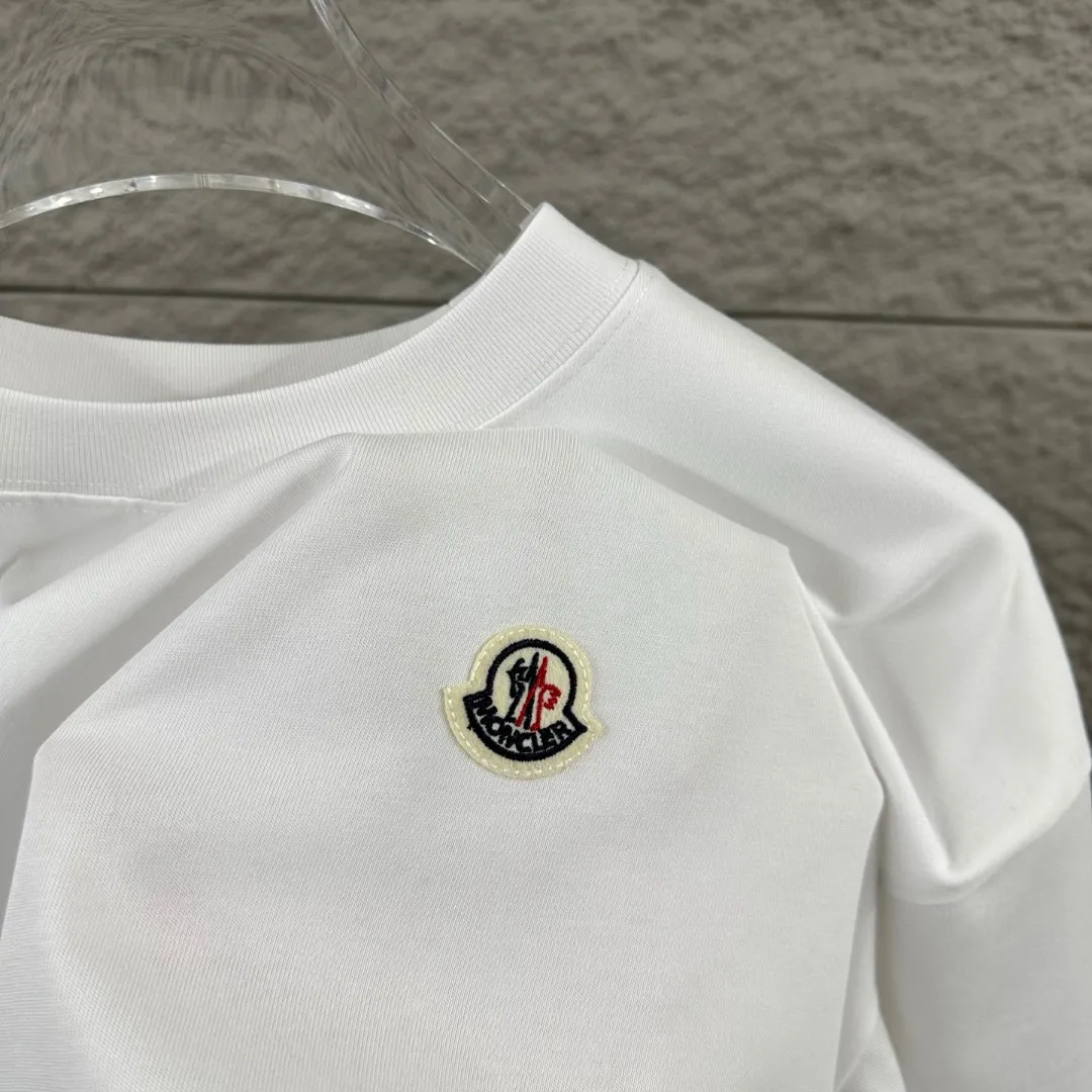 Moncle* *2025 New Arrival Classic T Same Style ：Black White Red Gray Size： S （90-130 ） M （120-150 ） L （140-165 ） XL （160-180 ） XXL （180-210 ）